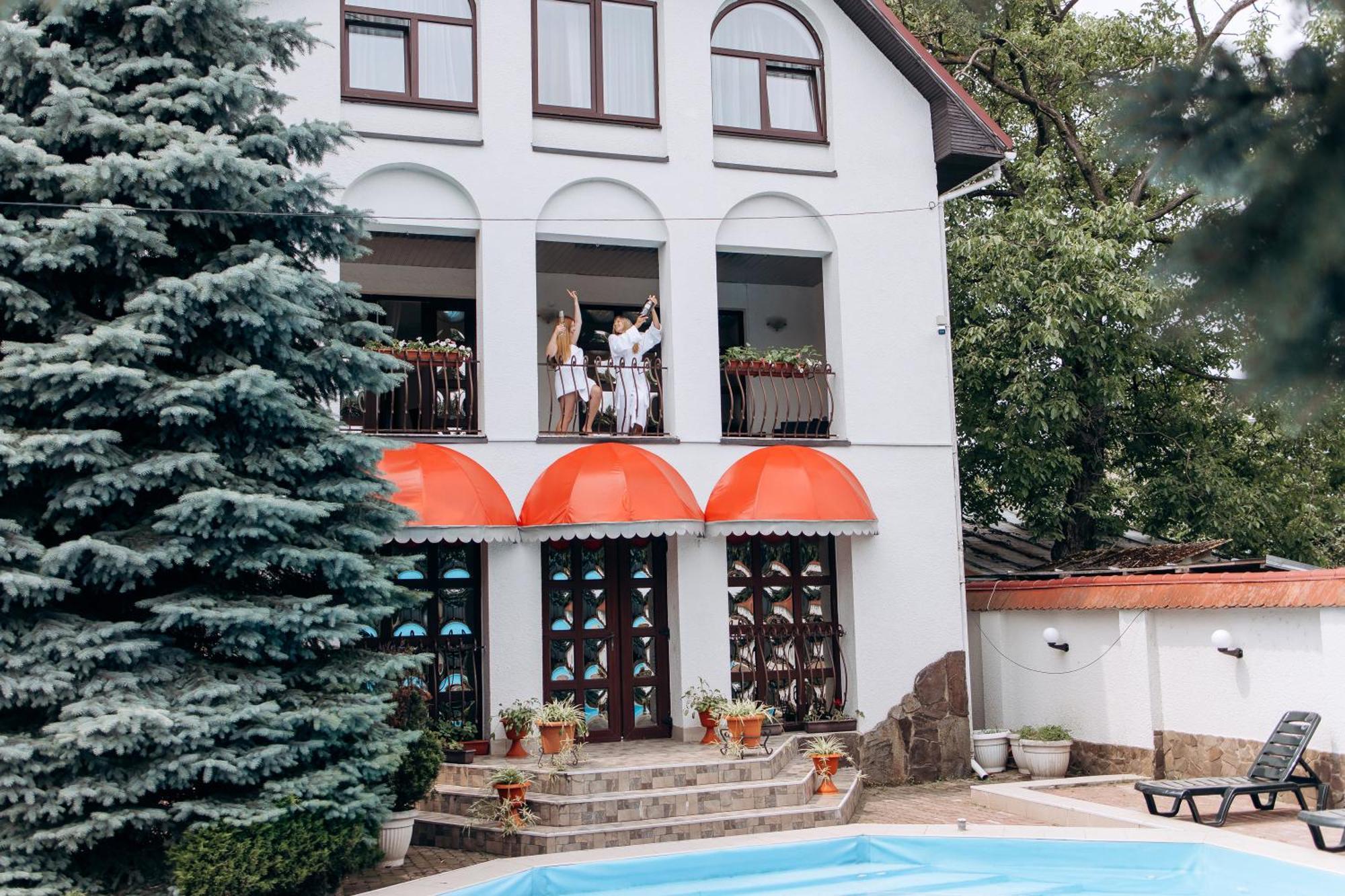 Eduard Hotel Uzjhorod Exteriör bild