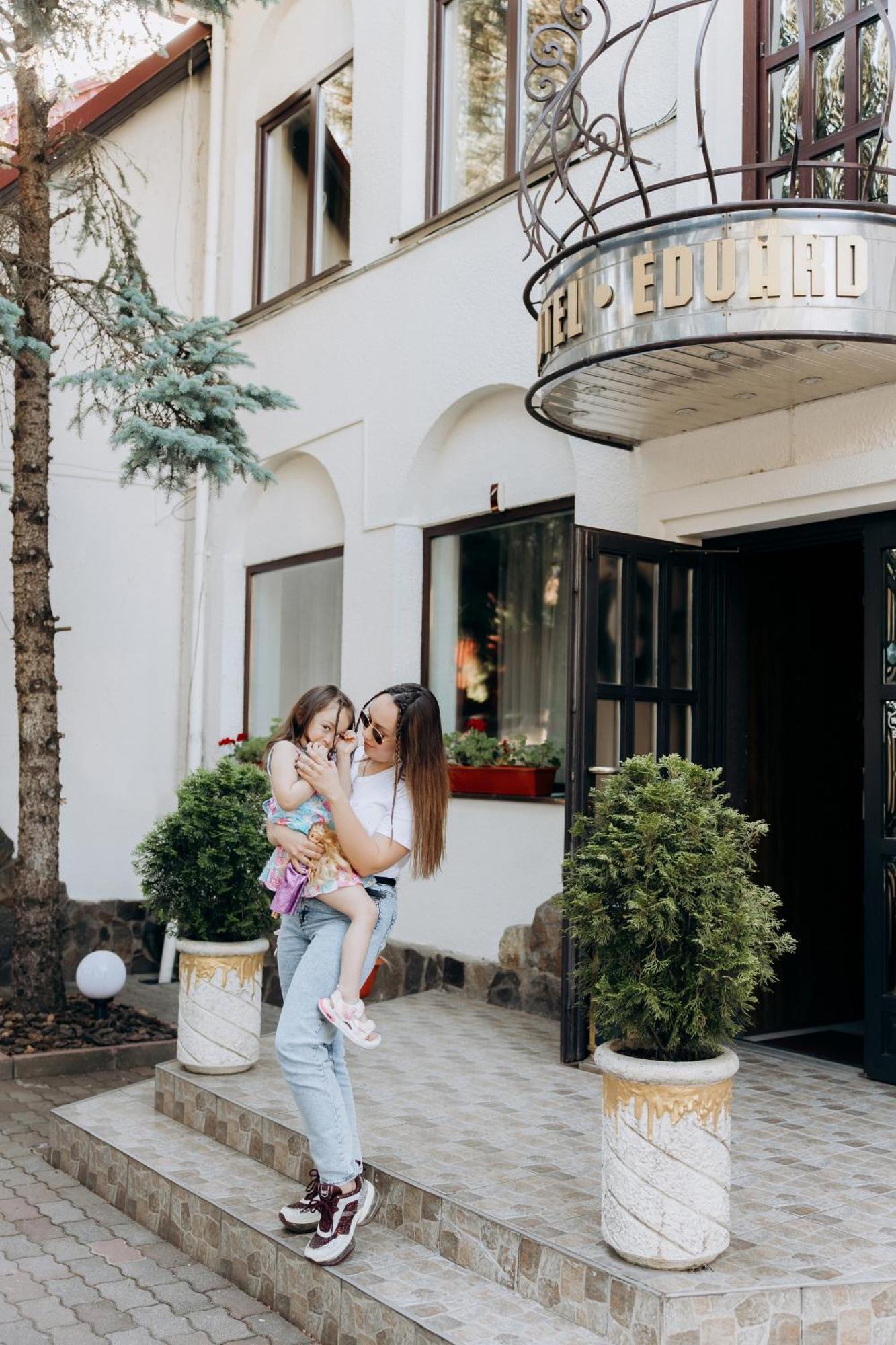 Eduard Hotel Uzjhorod Exteriör bild